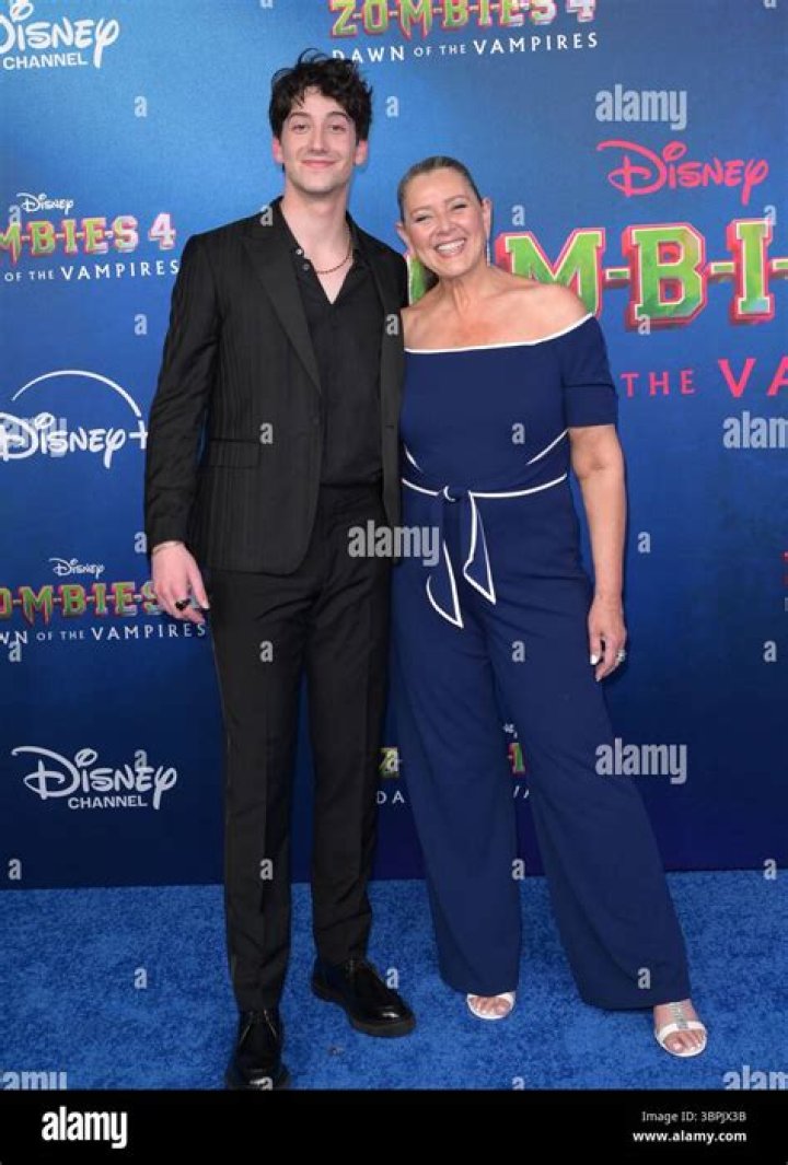 Milo Manheim, Camryn Manheim