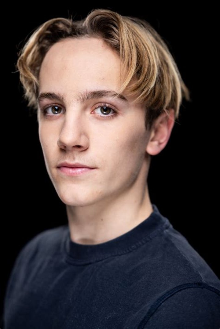 Mo Bakker - Age, Family, Bio