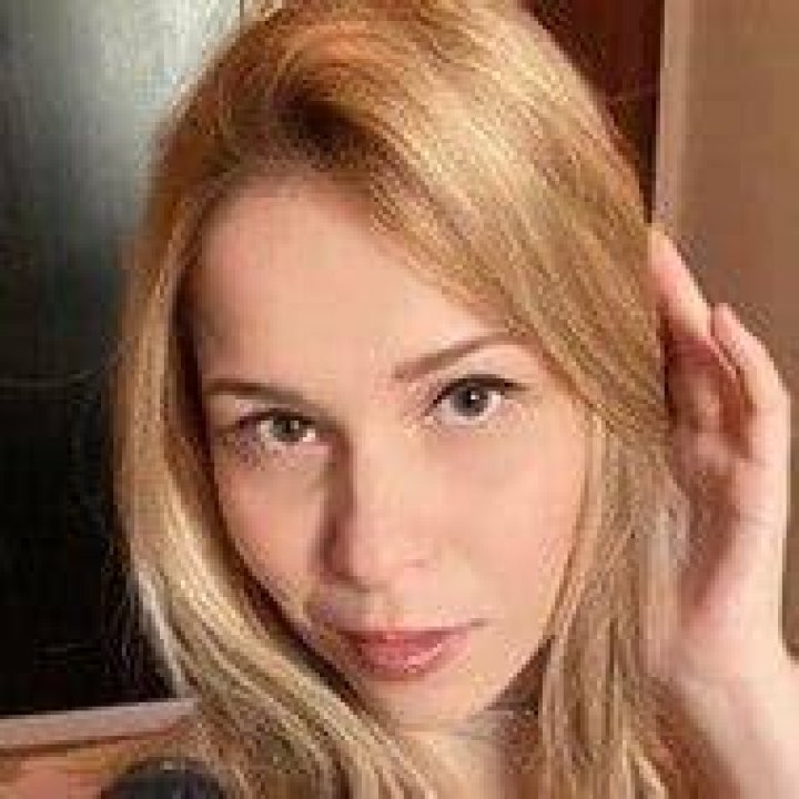 Natasha Berlet - Age, Family, Bio