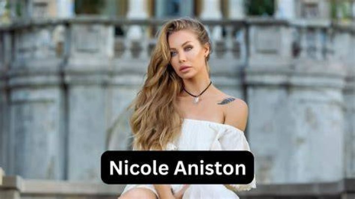 Nicole Aniston photo