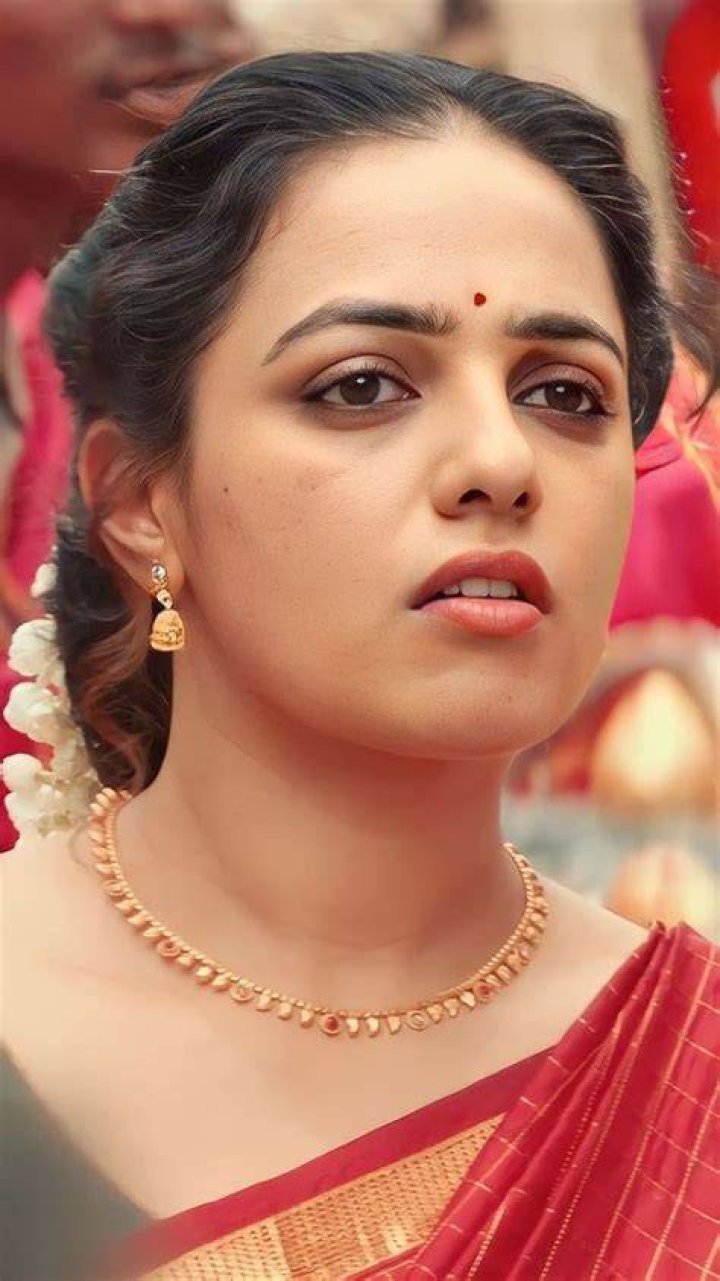Nithya Menen photo 3
