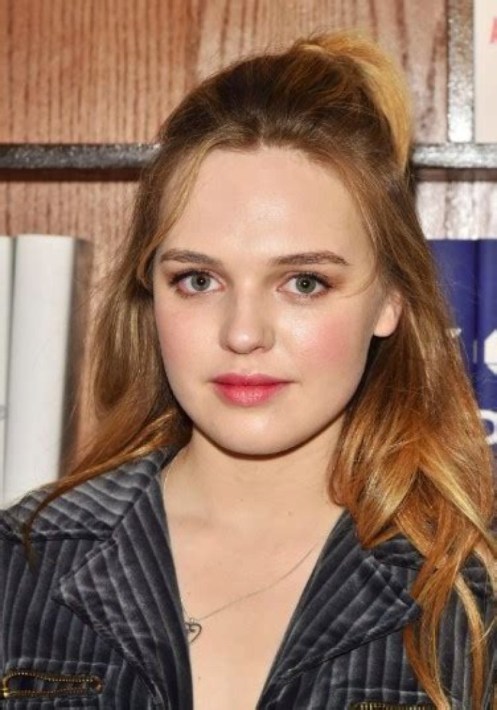 Odessa Young Bio (Wiki) 