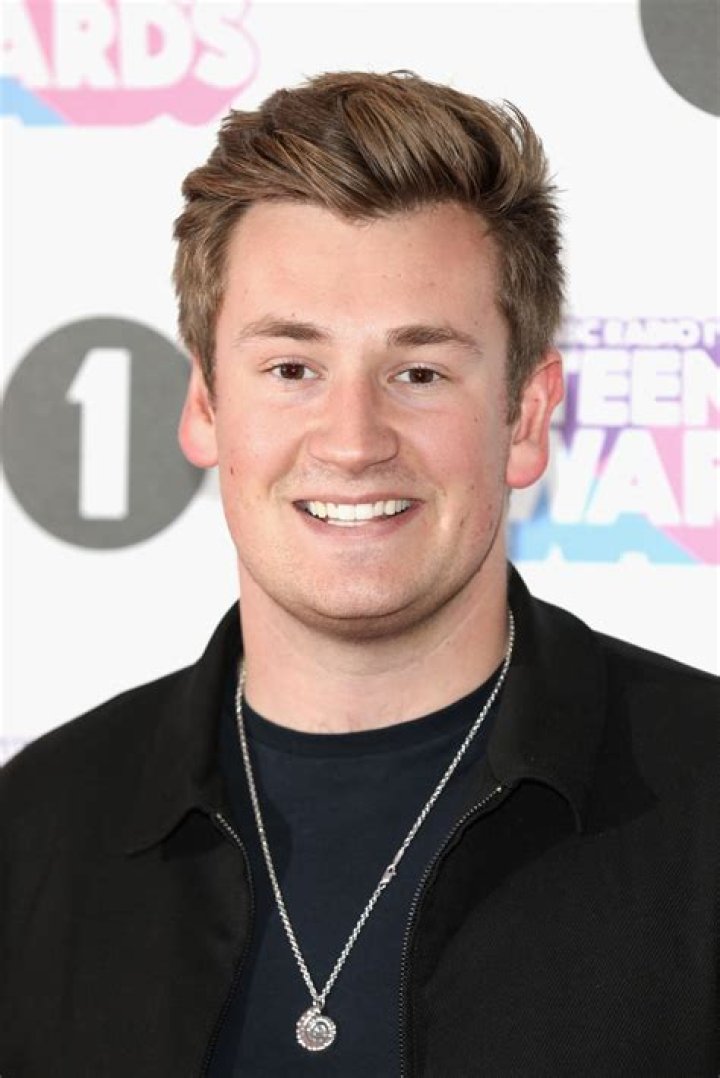 Oli White Bio (Wiki) 