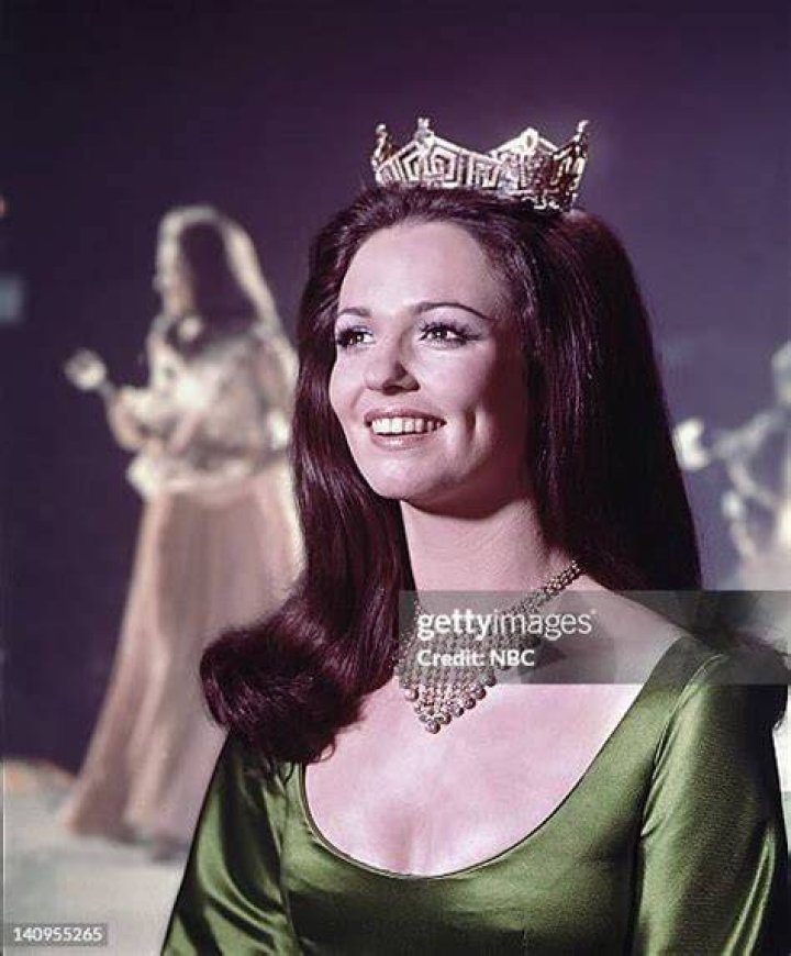 Phyllis George photo