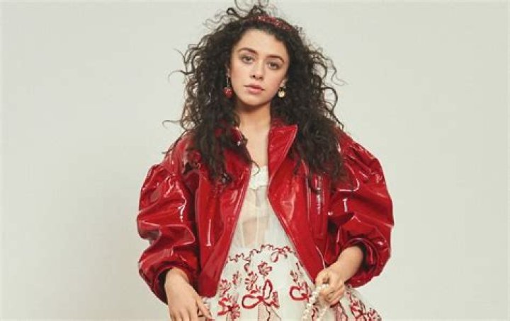 Red Rose - Isis Hainsworth Red Rose - Isis Hainsworth