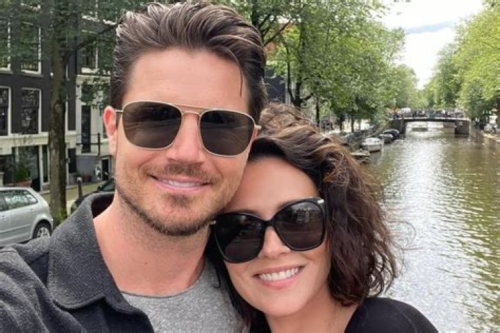 Robbie Amell - Age, Family, Bio