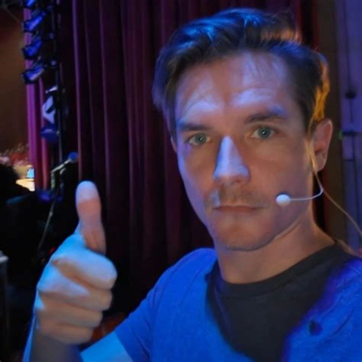 Ross O'Hennessy in Black T-shirt