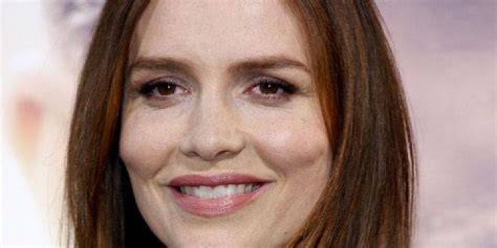 Saffron Burrows - Age, Family, Bio