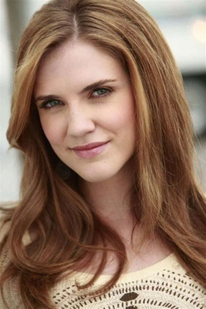 Sara Canning photo 3