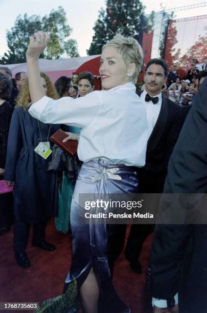 Sharon Stone in Oscars 1998 (Source: Insider)