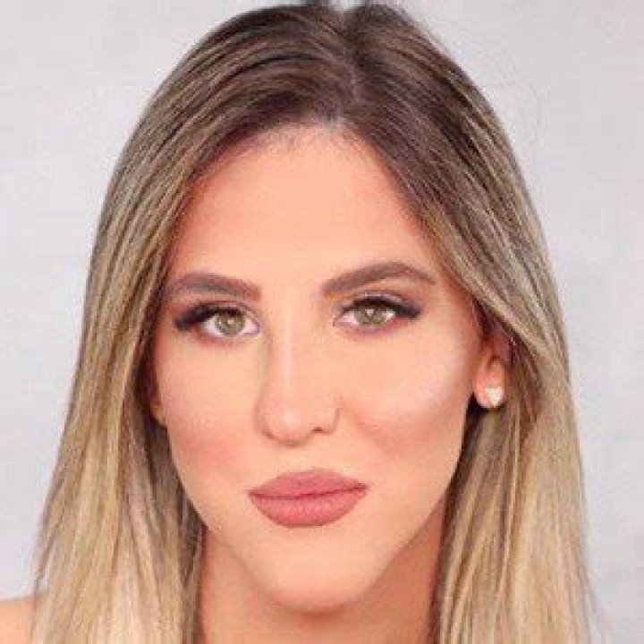 Sheyla Flores - Age, Family, Bio