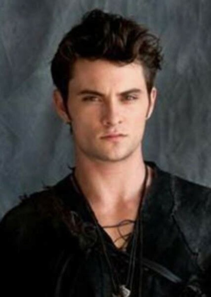 Shiloh Fernandez Bio (Wiki) 