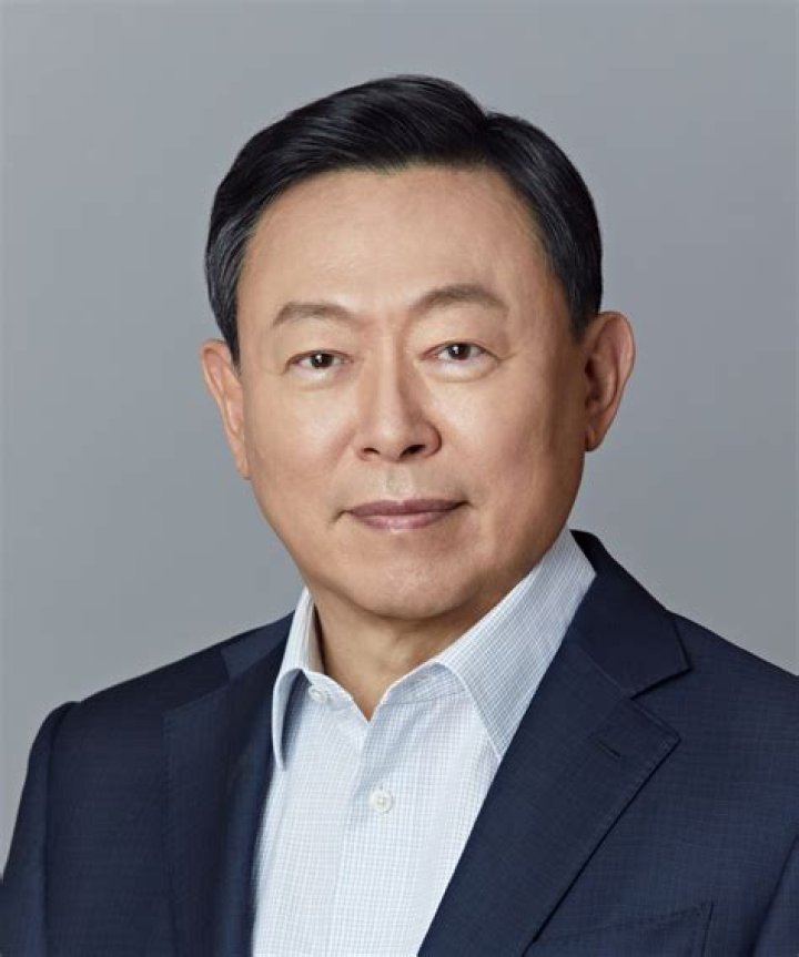 Shin Dong-Bin photo 3