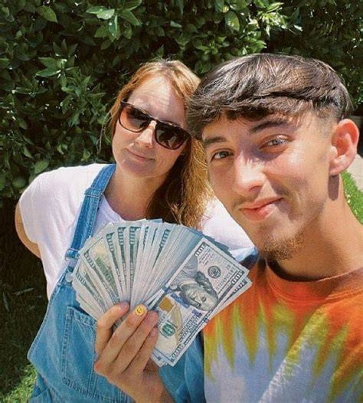 Simplistic Net Worth, Age, Girlfriend, Family, Biography & More