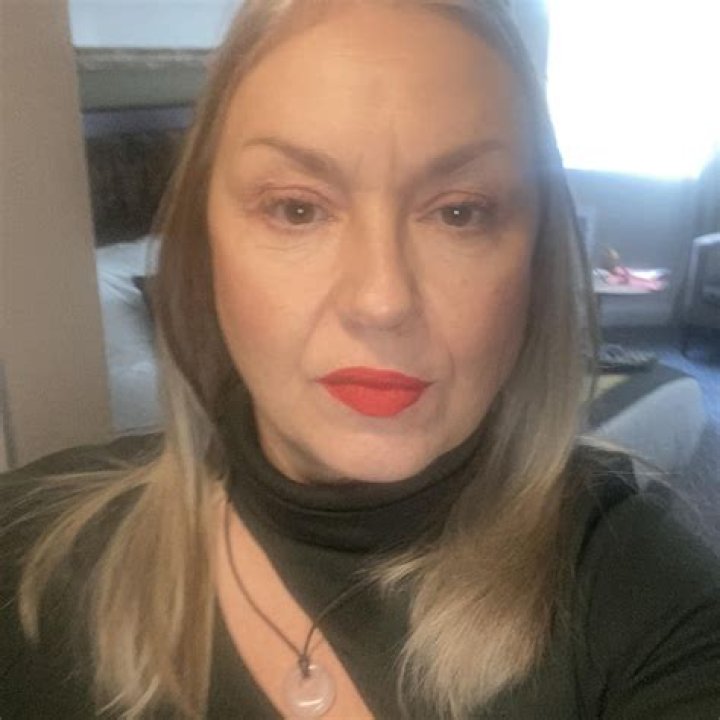 Sophie Long for a photo shoot. net worth, earning, income