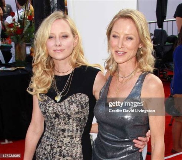 Update: Bisexual Anne Heche’s recently released movie ‘Armed Response’, her relationships, and her unhappy and sexually abused childhood! Source: Zimbio (Abigail Heche with sister Anne Heche and her family)