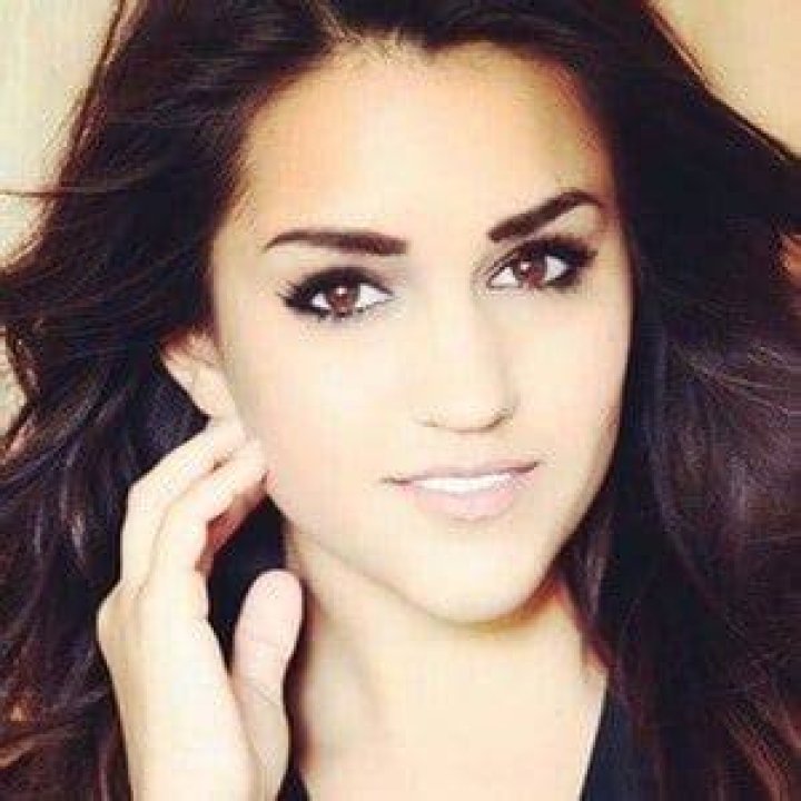 Stephanie Longo - Age, Family, Bio