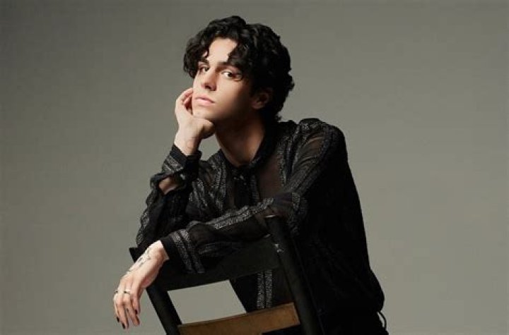 Stephen Sanchez - Age, Family, Bio