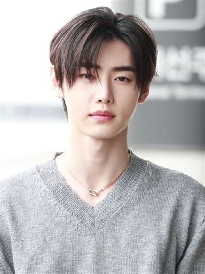 Sunghoon Park - Age, Family, Bio