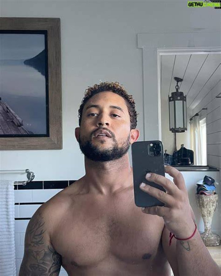 Tahj Mowry Bio (Wiki) 