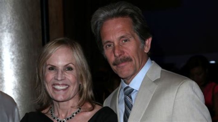 Teddi Siddall with her husband Gary Cole during some event.