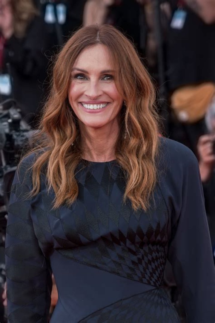 The actress Julia Roberts and the cinematographer Daniel Moder are married since July 4, 2002.