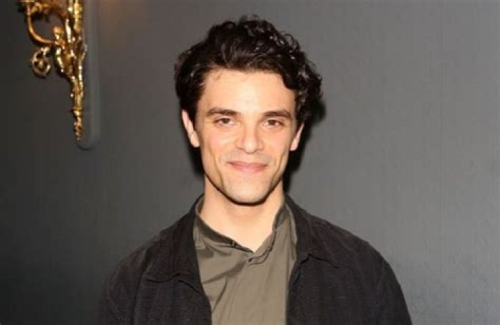 The British actor Jacob Fortune-Lloyd Partner, Height, Wiki.