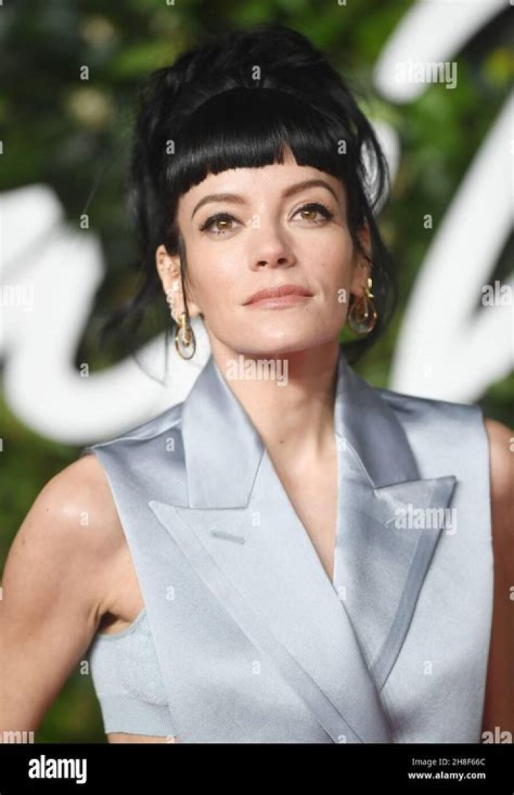  The British singer Lily Allen was married to Sam Cooper from 2011 to 2015.