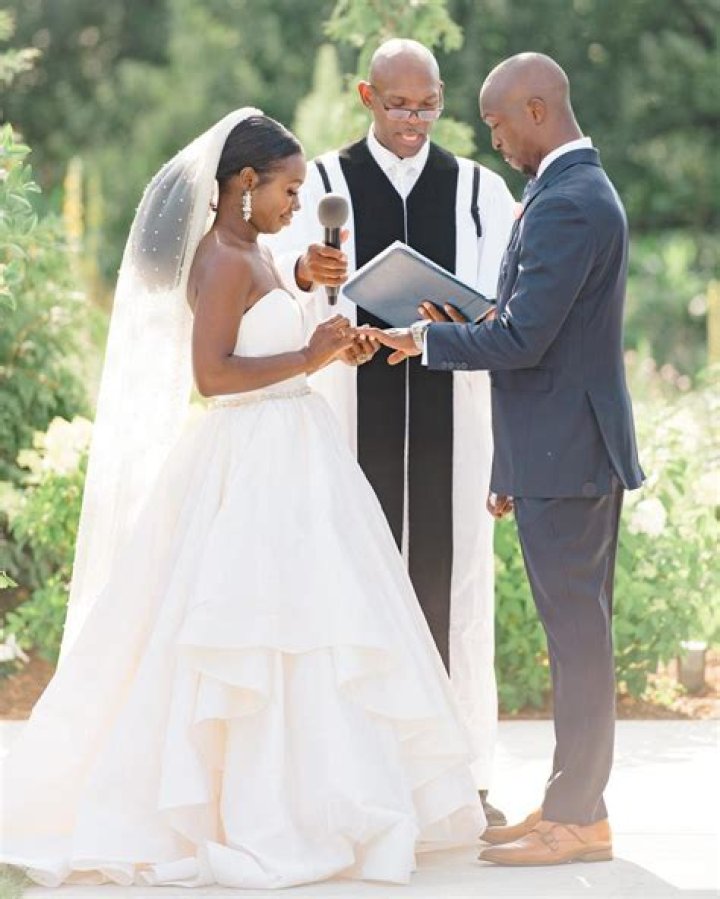 The wedding ceremony picture of Aiyda Ghahramani and Randall Cobb.