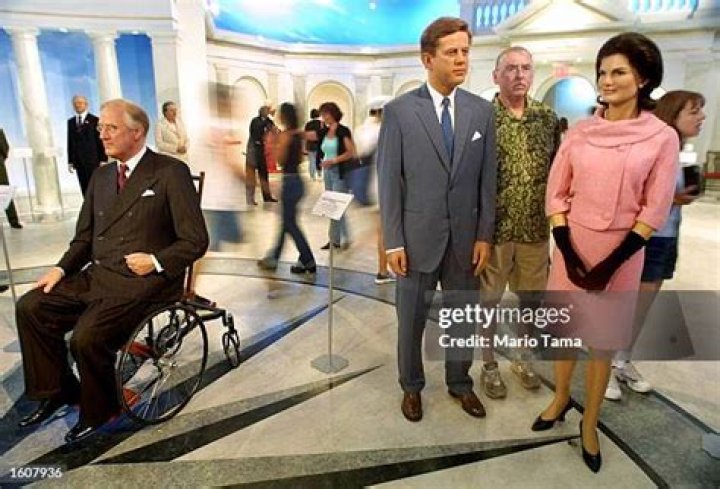 Tourists Mingle with Famous Wax at Madame Tussaud''s