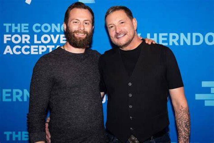 Gay Wedding! Ty Herndon and Alex Schwartz married over a year after dating Ty Herndon andAlex Schwartz got married after more than a year of dating