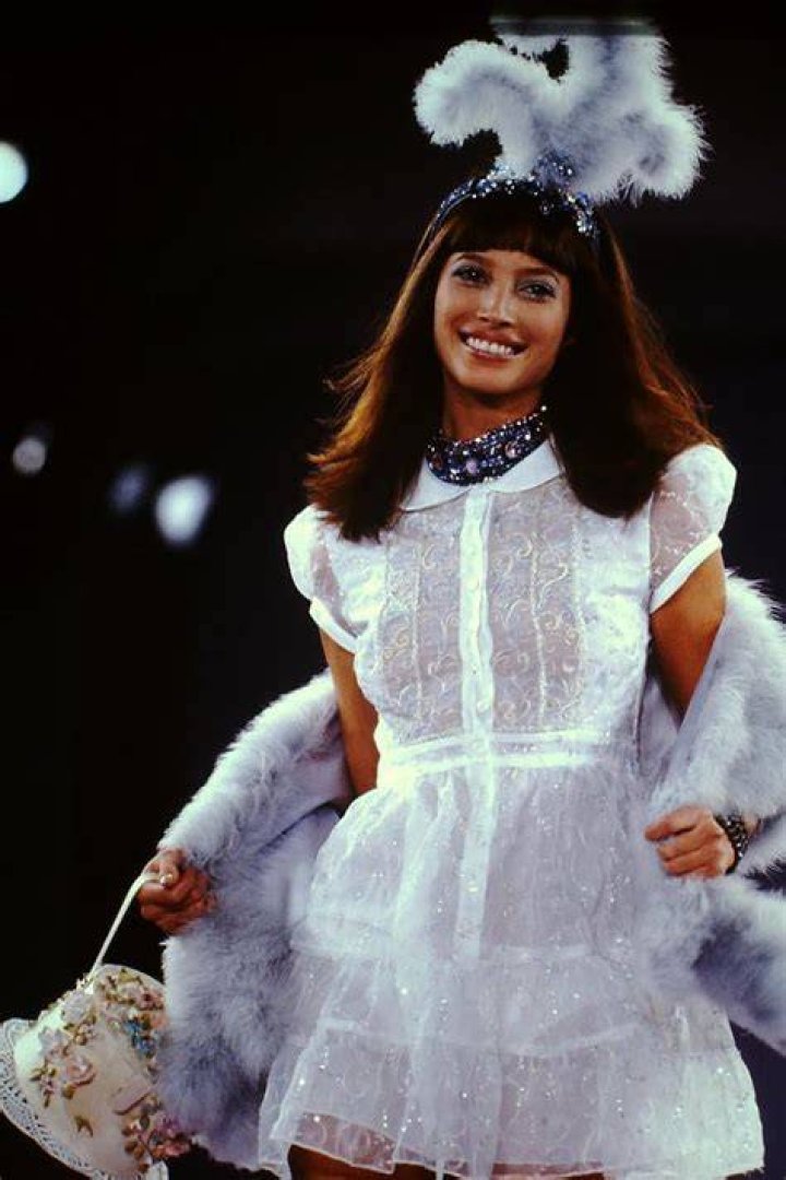 What caused Supermodel Christy Turlington’s early emphysema? Know about her smoking habit and her ‘content’ married life! What caused Supermodel Christy Turlington’s early emphysema? Know about her smoking habit and her ‘content’ married life!