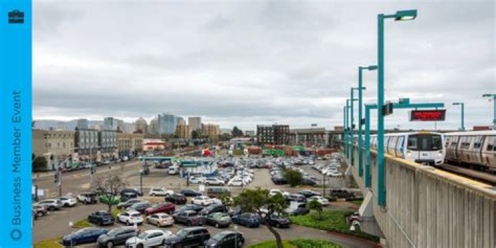 What time does West Oakland BART parking fill up?