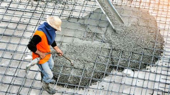 What to do if it rains while pouring concrete?