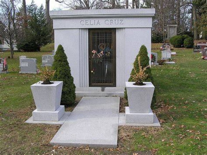 Where is Celia Cruz buried?
