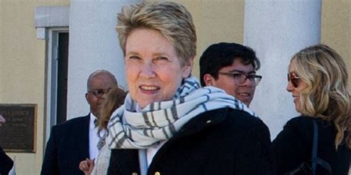 Who is Ann Cabell Standish? Find about her age, married life with Robert Mueller, children, net worth and biography
