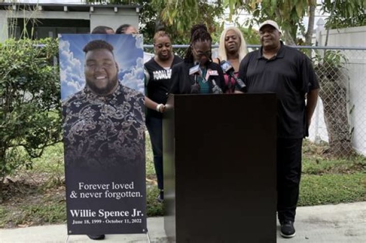 American Idol Runner Up Willie Spence died in a car accident at the age of 23 Willie Spence went viral with his rendition of Rihanna's hit _Diamonds_
