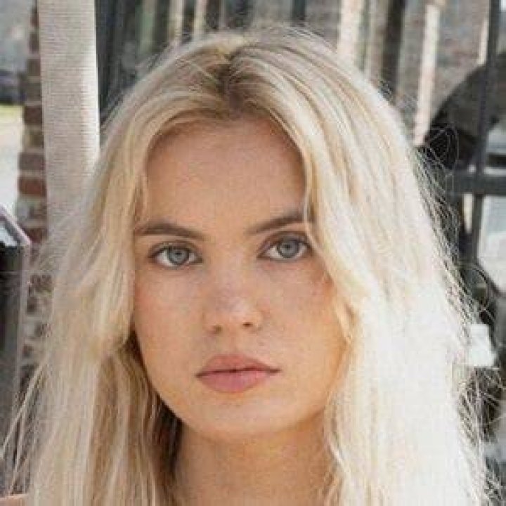 Zandi Holup - Age, Family, Bio
